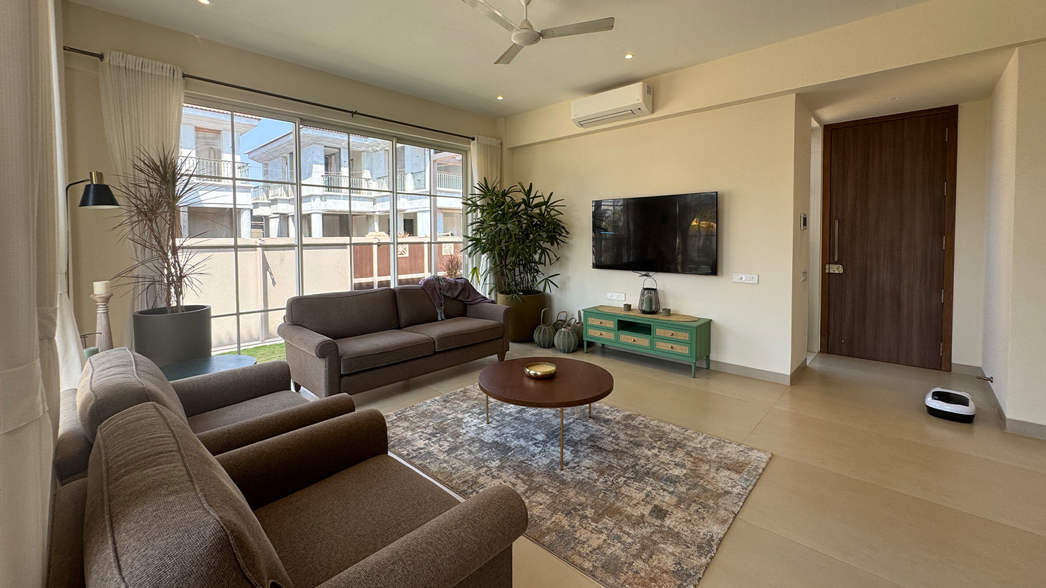 la serein powder-room view